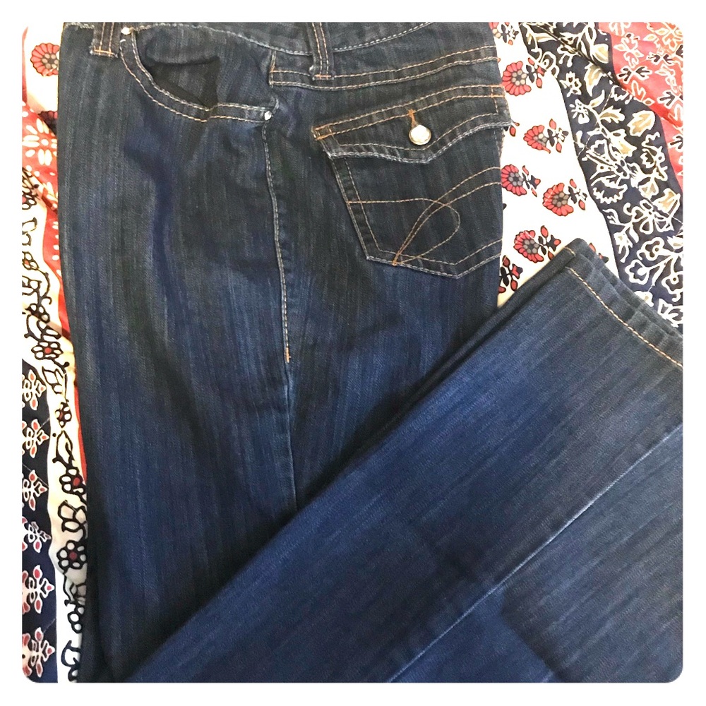 INC CURVY FIT BOOTCUT JEANS